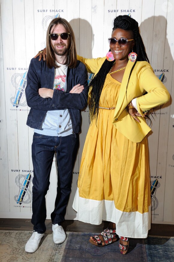 Breakbot et Aline Fakatoure à la soirée 'Surf Shack' au magasin Tommy Hilfiger des Champs-Elysées à Paris, le 4 juin 2013