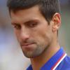 Novak Djokovic pensif lors de son huitième de finale victorieux à Roland-Garros face à Philipp Kohlschreiber le 3 juin 2013