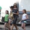 Brooke Shields et ses filles Rowan et Grier dans le quartier de Soho à New York le 1er juin 2013.