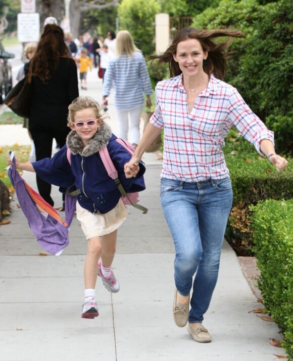 Jennifer Garner va chercher sa fille Violet à l'école à Santa Monica, le 7 juin 2013.