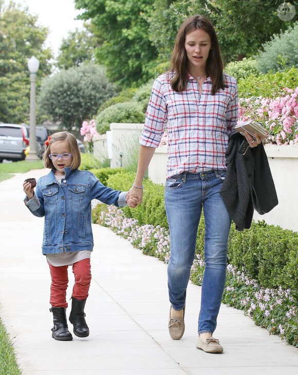 Jennifer Garner et sa fille Seraphina dans les rues de Pacific Palisades, le 7 juin 2013.