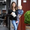 Jennifer Garner et son fils Samuel Affleck quittent le Brentwood Country Mart à Los Angeles, le 06 juin 2013.