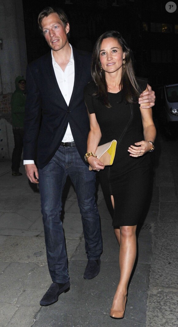 Pippa Middleton et son nouveau petit ami Nico Jackson à l'inauguration du bar Mr Froggs à Londres, le 21 mai 2013.
