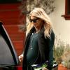 Fergie, affiche son baby bump au côté de Josh Duhamel alors que le couple se rendait à l'église dans le quartier de Brentwood à Los Angeles, le 9 juin 2013.