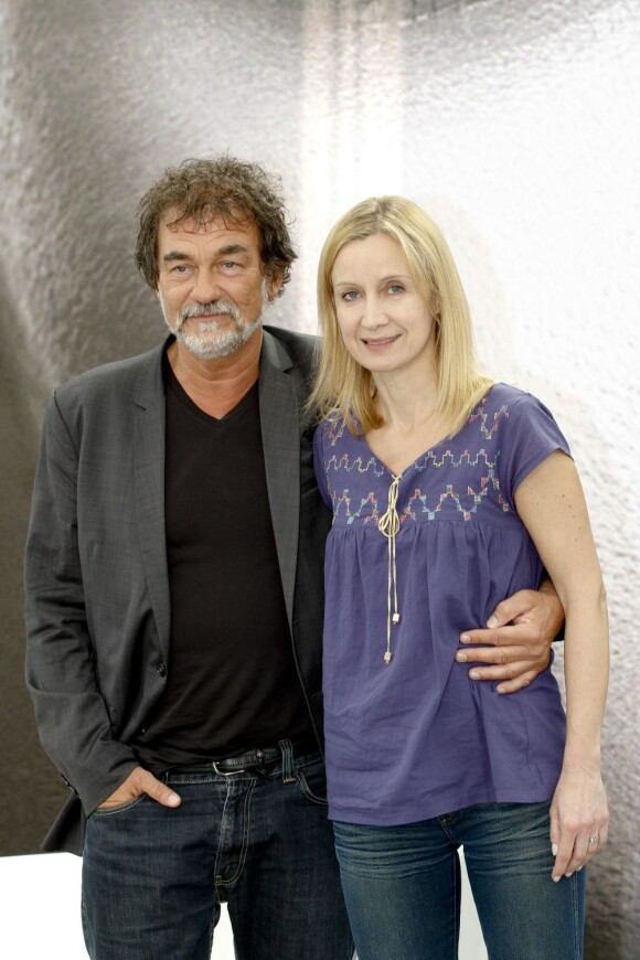 L'acteur Olivier Marchal et sa femme Catherine Marchal - Photocall de la série "A votre service" lors du 53e Festival de Monte-Carlo au Forum Grimaldi à Monaco, le 10 Juin 2013.