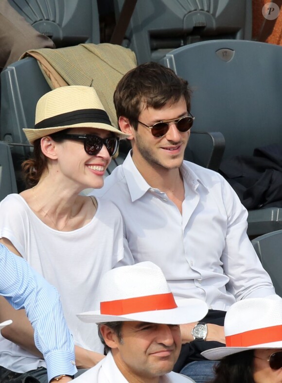 Gaspard Ulliel et son amie à Roland-Garros le 5 juin 2013 lors des Internationaux de France
