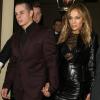 Jennifer Lopez et son petit ami Casper Smart à la sortie de leur hôtel à Londres, le 1er juin 2013.