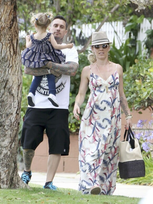 Exclusif - Pink en compagnie de son mari Carey Hart et de leur fille Willow vont faire un pique-nique à Malibu, le 12 juin 2013.