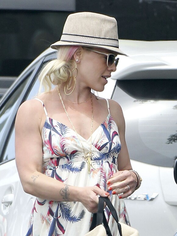 Exclusif - La chanteuse Pink à Malibu, le 12 juin 2013.
