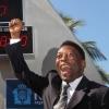 Pelé inaugure une horloge à Copacabana au Brésil pour lancer le compte à rebours du Mondial 2014, le 12 juin 2013.