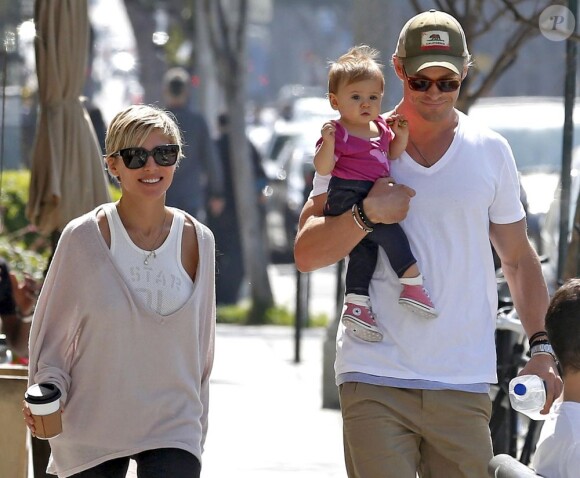 Chris Hemsworth et Elsa Pataky avec leur bébé India à Santa Monica le 24 mars 2013