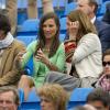 Pippa Middleton, avec 900 euros de Cashmere by Tania sur le dos, assistait le 13 juin 2013 avec sa mère Carole au match Andy Murray - Nicolas Mahut, lors du tournoi du Queen's, à Londres.