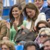 Pippa Middleton, avec 900 euros de Cashmere by Tania sur le dos, assistait le 13 juin 2013 avec sa mère Carole au match Andy Murray - Nicolas Mahut, lors du tournoi du Queen's, à Londres.