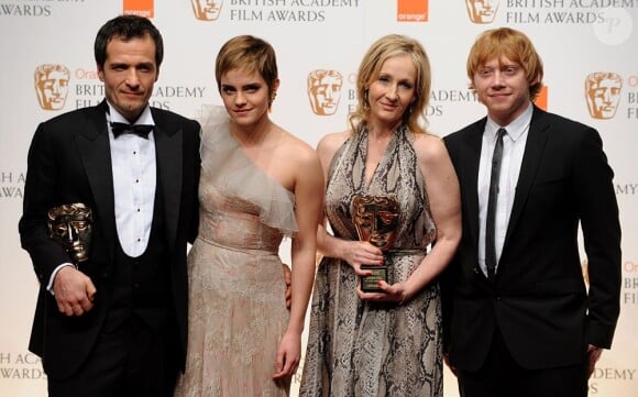 David Heyman au côté d'Emma Watson pour recevoir l'Outstanding Contribution to British Cinema Award à Londres, le 13 février 2011.