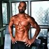 Instagram Craig David - One of the best ways to help yourself stay focused throughout those days when you feel a little weak or lost is to put little reminders around you to help bring you back to the present moment and focus you before you do something you'll look back on and regret. In this case when I'm training hard and about to start my cutting phase where calories are reduced and I know there will be moments where I'll wanna eat every chocolate bar in my cupboard or especially when travelling on planes back and forth from Miami to Europe all the time...I just go to this photo on my phone...under the folder "Stay Focused" which reminds me instantly to get back on track and in this case reminds me how good it feels when I achieve my goal and don't listen to my "old inner weakness" voice trying to remind me of how I used to be! Trust me it works!!! All I hear inside when I see this photo is..... Stop being weak and fix up...you've done it before, you can do it again! Booom! This quickly throws me back on course and on to completing my goal. This is one of the photos for my fitness goals, but I have the same reminders in picture form for motivating me in the studio with my music, making time for my friends when it's easy to get caught up in work and pictures of things that really matter to me in my life. All designed to focus me back in to the present moment. You should do the same if it helps you stay on course to achieving your goals and btw the photo can be of anything that just shifts your attention back in line with where it should be...believe you've already achieved it and it will manifest! #Truth #Present #Awareness #Goals #Reminder #Focus #Believe #Health #Gym #Ripped #Abs