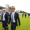 Simon Baker au prix de Diane Longines à l'hippodrome de Chantilly, le 16 juin 2013