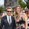 Simon Baker et Sophie Thalmann au prix de Diane Longines à l'hippodrome de Chantilly, le 16 juin 2013