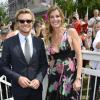 Simon Baker et Sophie Thalmann au prix de Diane Longines à l'hippodrome de Chantilly, le 16 juin 2013