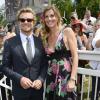 Simon Baker et Sophie Thalmann au prix de Diane Longines à l'hippodrome de Chantilly, le 16 juin 2013