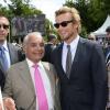 Yves Saint-Martin et Simon Baker au prix de Diane Longines à l'hippodrome de Chantilly, le 16 juin 2013