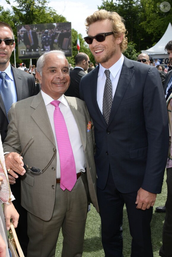 Yves Saint-Martin et Simon Baker au prix de Diane Longines à l'hippodrome de Chantilly, le 16 juin 2013