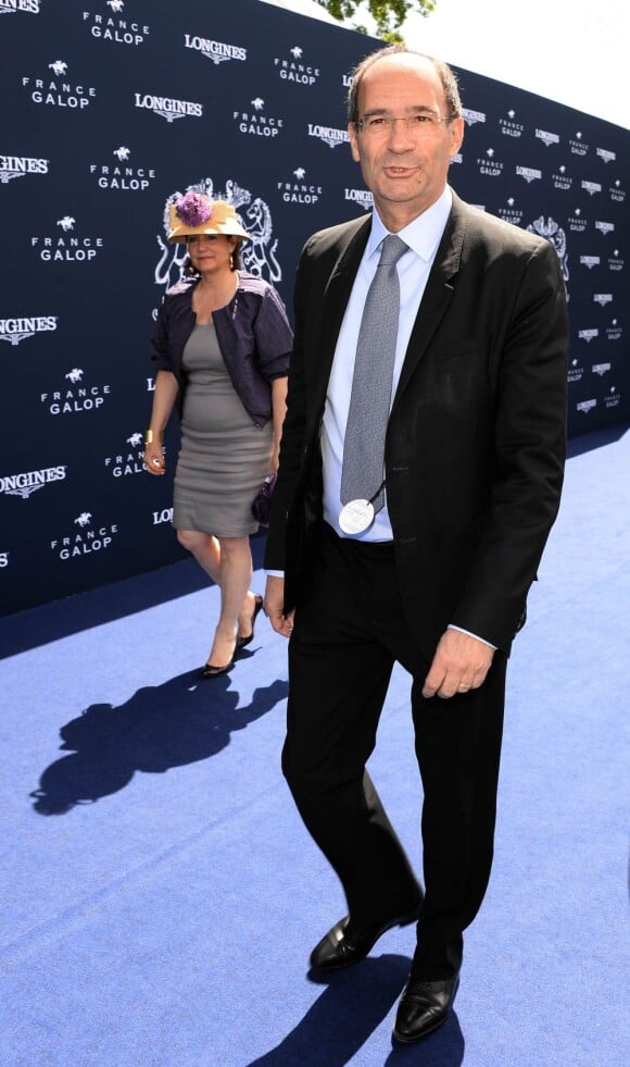 Eric Woerth au prix de Diane Longines à l'hippodrome de Chantilly, le 16 juin 2013