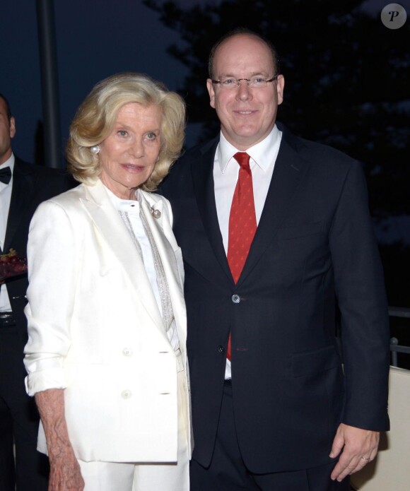 Le prince Albert de Monaco et Marina Cicogna au Festival de Taormina le 16 juin 2013 lors d'une soirée dédiée à l'engagement environnemental du souverain monégasque.