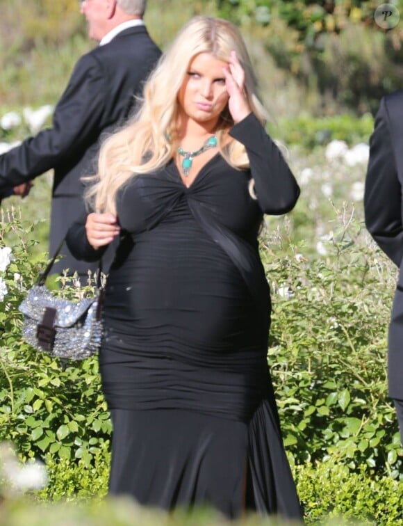Jessica Simpson, très enceinte, demoiselle d'honneur au mariage d'amis au "Rancho Bernardo Inn" à San Diego, le 15 juin 2013.