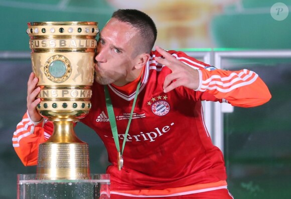 Franck Ribéry après la victoire de son équipe en coupe d'Allemagne à l'Olympic Stadium de Berlin le 1er juin 2013