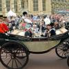 Cérémonies de l'Ordre de la Jarretière, lundi 17 juin 2013 à Windsor. Après un déjeuner au château, la reine Elizabeth II a mené avec son fils le prince Charles et son petit-fils le prince William, en l'absence du duc d'Edimbourg, la procession jusqu'à la chapelle Saint George.