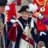 Cérémonies annuelles de l'Ordre de la Jarretière, lundi 17 juin 2013 à Windsor. Après un déjeuner au château, la reine Elizabeth II a mené avec son fils le prince Charles et son petit-fils le prince William, en l'absence du duc d'Edimbourg, la procession jusqu'à la chapelle Saint George.