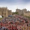 Cérémonies annuelles de l'Ordre de la Jarretière, lundi 17 juin 2013 à Windsor. Après un déjeuner au château, la reine Elizabeth II a mené avec son fils le prince Charles et son petit-fils le prince William, en l'absence du duc d'Edimbourg, la procession jusqu'à la chapelle Saint George.