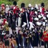 Cérémonies annuelles de l'Ordre de la Jarretière, lundi 17 juin 2013 à Windsor. Après un déjeuner au château, la reine Elizabeth II a mené avec son fils le prince Charles et son petit-fils le prince William, en l'absence du duc d'Edimbourg, la procession jusqu'à la chapelle Saint George.