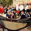 Cérémonie annuelle de l'Ordre de chevalerie de la Jarretière, lundi 17 juin 2013 à Windsor. Après un déjeuner au château, la reine Elizabeth II a mené avec son fils le prince Charles et son petit-fils le prince William, en l'absence du duc d'Edimbourg, la procession jusqu'à la chapelle Saint George.
