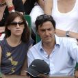 Charlotte Gainsbourg et Yvan Attal à Roland Garros lors de la finale entre Roger Federer et Rafael Nadal le 11 juin 2007