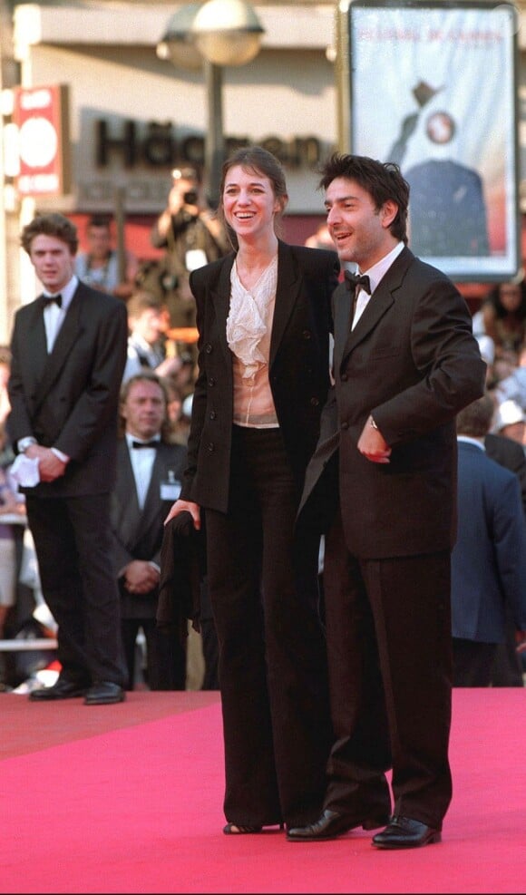 Charlotte Gainsbourg et Yvan Attal lors de la présentation du film The Barber au Festival de Cannes 2001