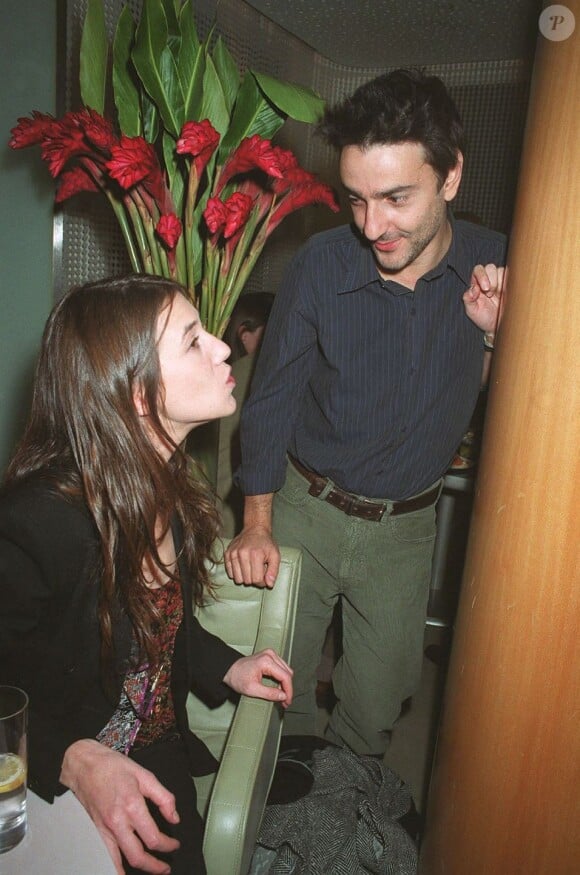 Charlotte Gainsbourg et Yvan Attal lors de la première du film Ma femme est une actrice en 2001