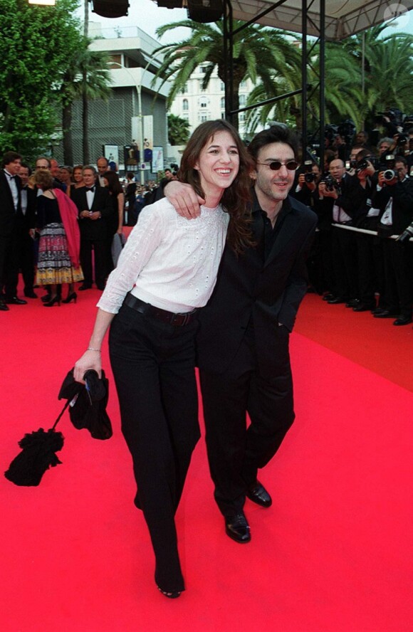 Charlotte Gainsbourg et Yvan Attal lors du Festival de Cannes 2001