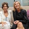 Claire Chazal et la romancière française Christine Orban lors de la 8e édition du Prix du Premier Roman de Femme à l'hôtel Montalembert à Paris, le 19 juin 2013.