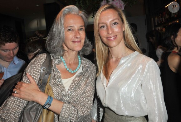 Tatiana de Rosnay et Adélaïde de Clermont Tonnerre lors de la 8e édition du Prix du Premier Roman de Femme à l'hôtel Montalembert à Paris, le 19 juin 2013.