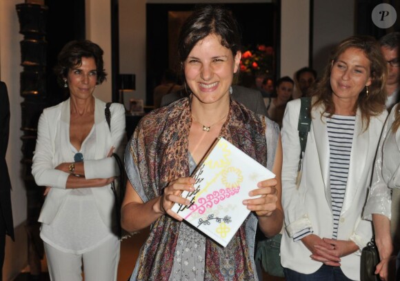 Lise Charles (lauréate 2013) et Christine Orban lors de la 8e édition du Prix du Premier Roman de Femme à l'hôtel Montalembert à Paris, le 19 juin 2013.