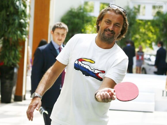 Henri Leconte se sont incrustés lors d'un défilé organisé à l'occasion du BNP Paribas Tennis Classic qui se déroule au très sélect club de Hurlingham de Londres le 19 juin 2013