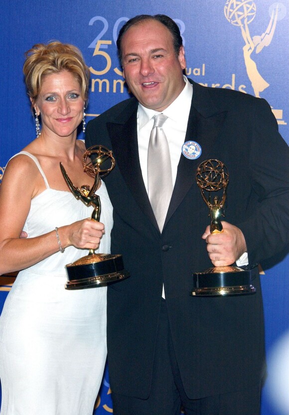 Edie Falco et James Gandolfini avec leurs Emmy Awards en 2003.