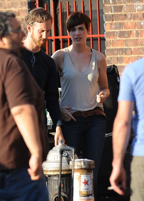 Anne Hathaway tourne Song One, le 19 juin 2013 à New York.