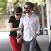Anne Hathaway et son mari Adam Shulman font du shopping à New York, le 19 Juin 2013.