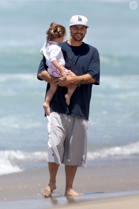 Kevin Federline sur une plage de Los Angeles, le samedi 22 juin 2013 avec sa petite amie Victoria Prince et ses 3 enfants : Jayden, Sean et Jordan.