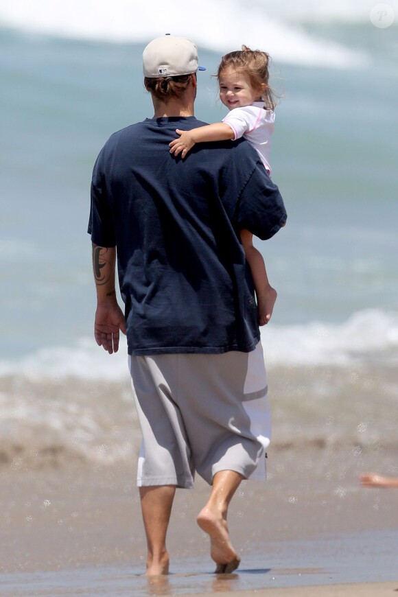 Kevin Federline sur une plage de Los Angeles, le samedi 22 juin 2013 avec sa petite amie Victoria Prince et ses 3 enfants : Jayden, Sean et Jordan.