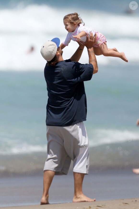 Kevin Federline sur une plage de Los Angeles, le samedi 22 juin 2013 avec sa petite amie Victoria Prince et ses 3 enfants : Jayden, Sean et Jordan.