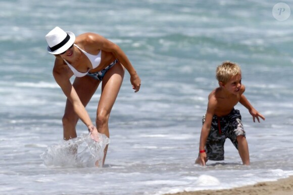 Kevin Federline sur une plage de Los Angeles, le samedi 22 juin 2013 avec sa petite amie Victoria Prince et ses 3 enfants : Jayden, Sean et Jordan.