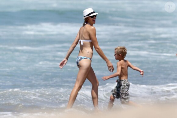 Kevin Federline sur une plage de Los Angeles, le samedi 22 juin 2013 avec sa petite amie Victoria Prince et ses 3 enfants : Jayden, Sean et Jordan.